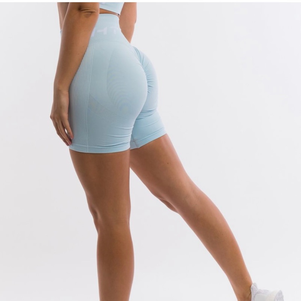 ECHT ARISE SCRUNCH SHORTS, medium, baby blue